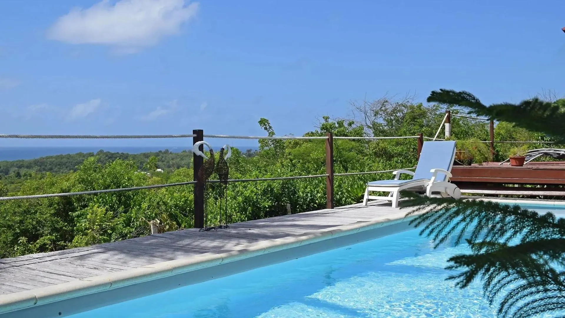 Villa Spacieuse Avec Piscine Privee A Sainte Anne 154 M² Vue Mer