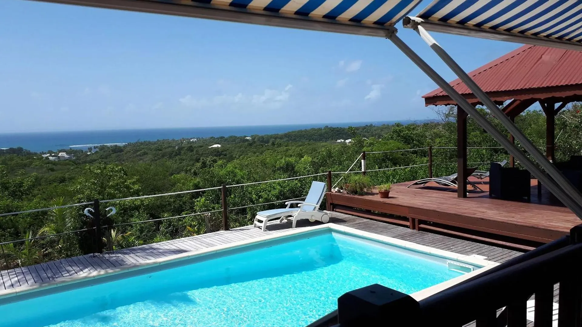 Villa Spacieuse Avec Piscine Privee A Sainte Anne 154 M² Vue Mer