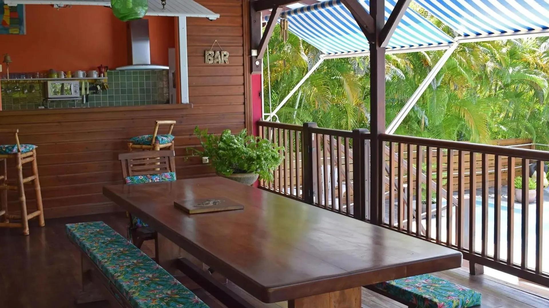 Villa Spacieuse Avec Piscine Privee A Sainte Anne 154 M² Vue Mer