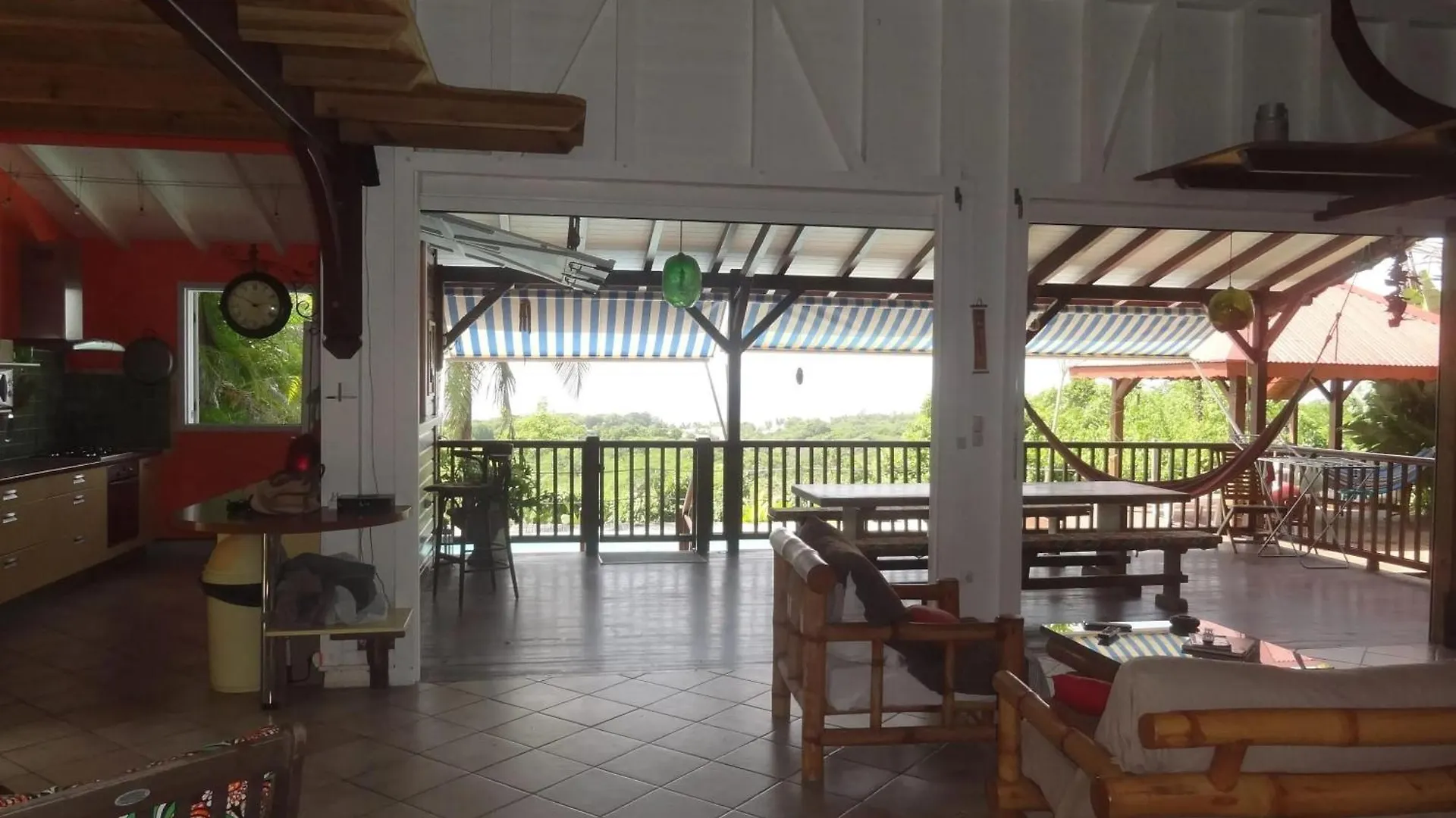 Villa Spacieuse Avec Piscine Privee A Sainte Anne 154 M² Vue Mer
