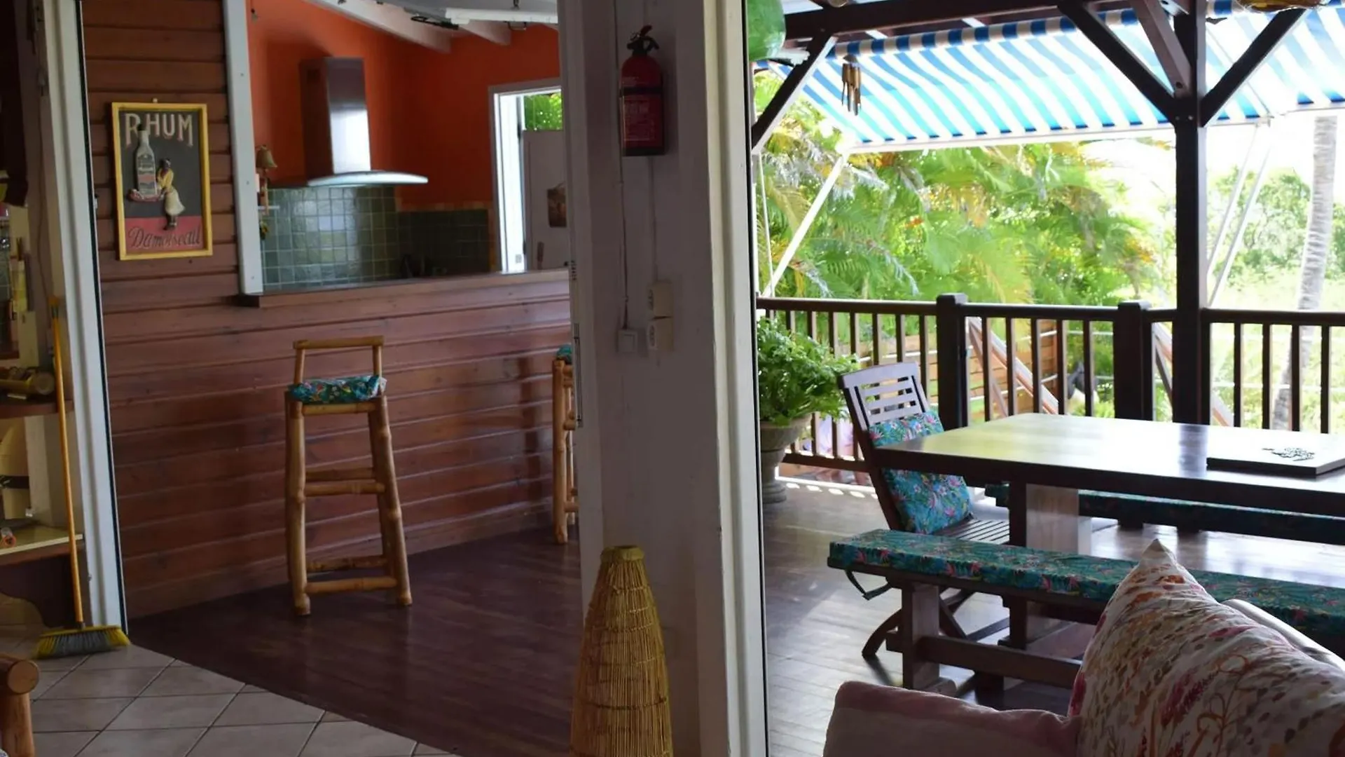 Villa Spacieuse Avec Piscine Privee A Sainte Anne 154 M² Vue Mer