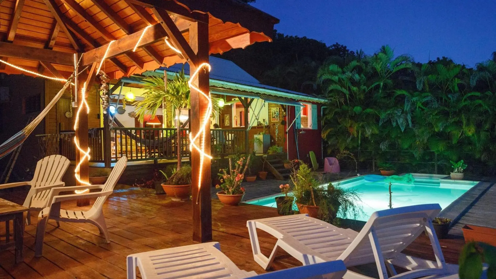 Villa Spacieuse Avec Piscine Privee A Sainte Anne 154 M² Vue Mer
